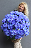 Blue Sky Big, niebieski kosz z peoniami