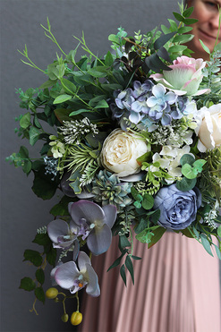 Bluebella, bukiet nagrobny w pastelowych kolorach, dł.50cm