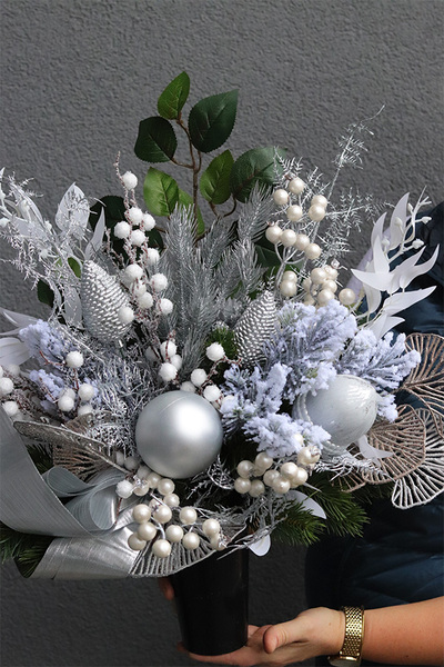 Silver Winter, świąteczny bukiet nagrobny we wkładzie