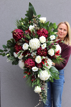 Ruberina, kompozycja nagrobna w ceramicznej misie, dł.125cm 