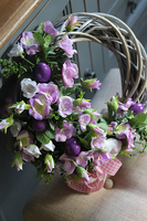 Florra, fioletowy wianek z figurką zająca, śr.34cm