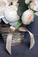 bogaty kosz z kwiatami Romance ecru wys.27cm 