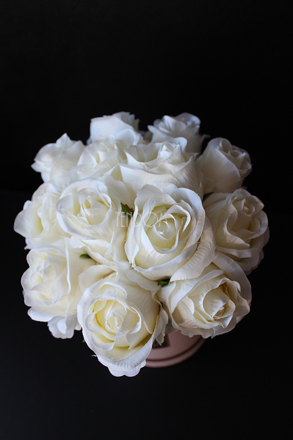 kompozycja kwiatowa / bukiet Flowerbox Paloma wys.27cm