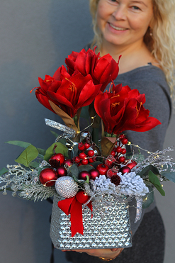 Amarylis Silver, świąteczny stroik z czerwonym amarylisem, wys.41cm