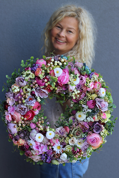 atrakcyjny kwiatowy wianek, Perrasa Medium, śr.50cm  