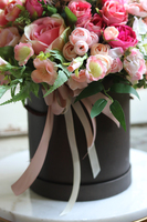 czarny flowerbox z różami, Beduaro, wys.38cm 