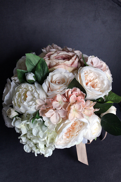 bogaty kosz z kwiatami Romance ecru wys.27cm 