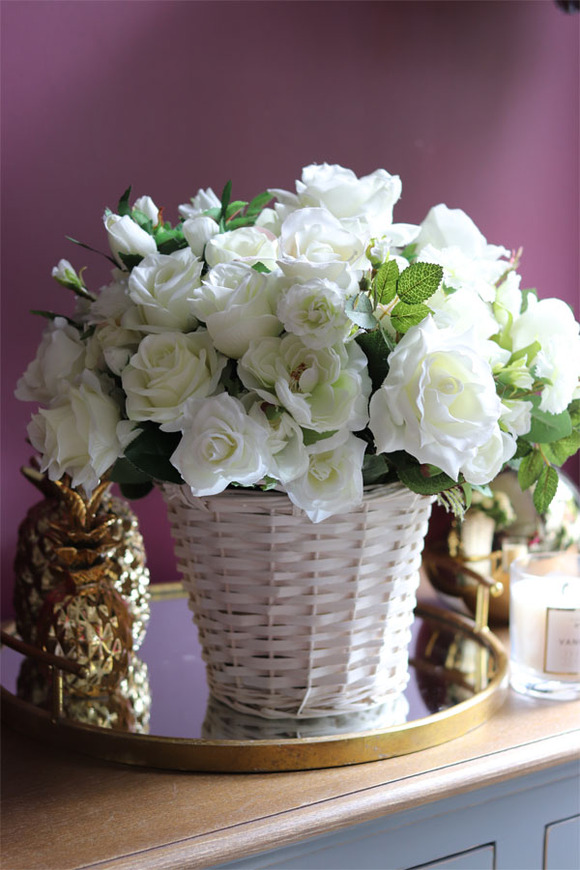 bogaty kosz z białymi kwiatami, Romance Eleonore, wys.42cm