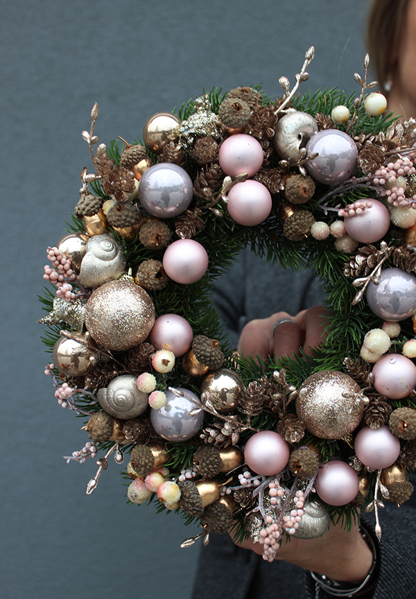 Złote Urocze Święta, świąteczny wianek na drzwi, śr 26cm