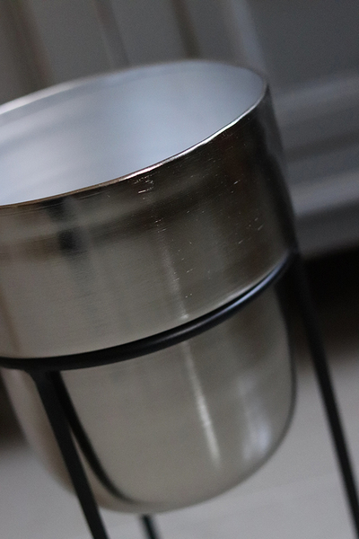 Silverro Pot, osłonka metalowa na stojaku, wym.34x19cm
