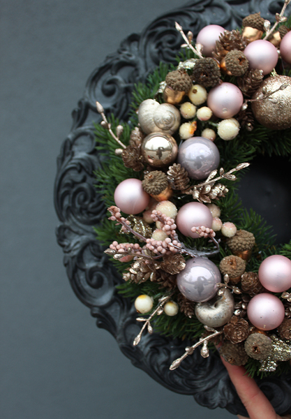 Złote Urocze Święta, świąteczny wianek na drzwi, śr 26cm