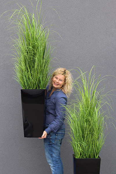 Belato, sztuczna trawa w czarnej donicy, wys.160cm