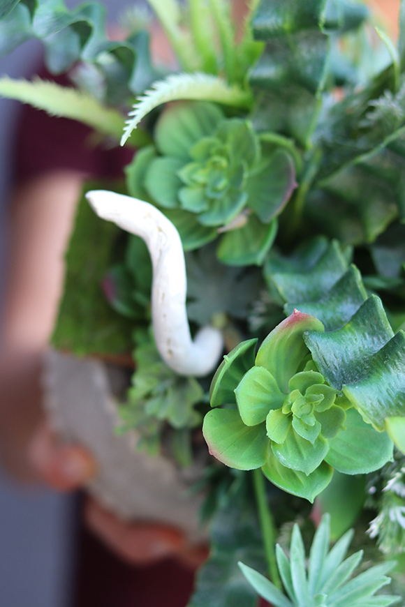 Lamona, sukulenty, kompozycja ze sztucznych roślin, wym.30x40cm