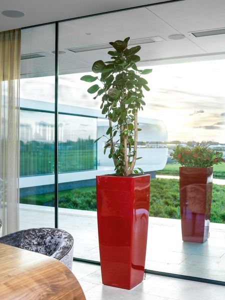 Cubico Alto Premium, elegancka donica z nawadnianiem, czerwona, wys.105cm