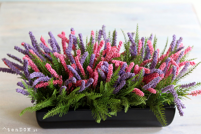 Cipriano 2 Wrzosy, kompozycja kwiatowa w czarnej donicy, wym.20x40cm