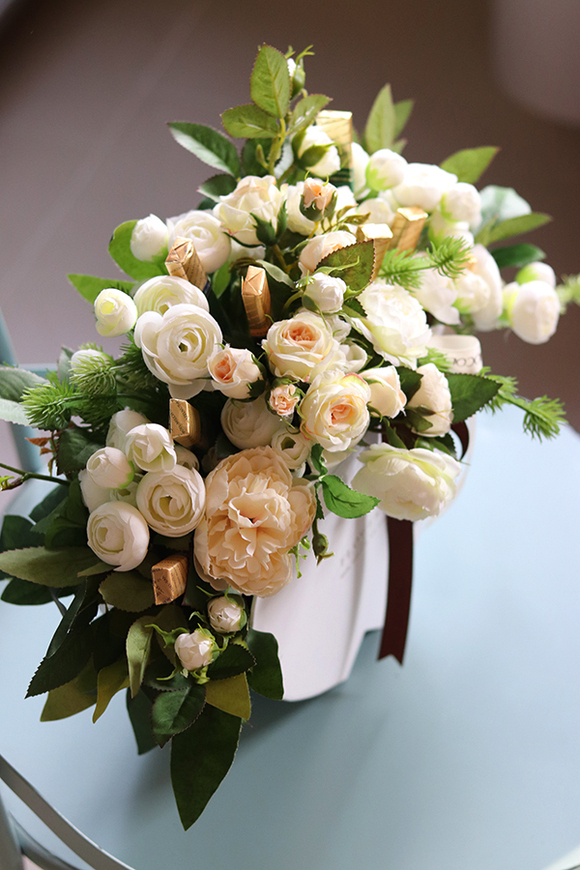 Chocolates True Love, flowerbox w kształcie serc z pralinami, wys.38cm