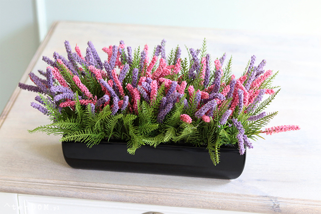 Cipriano 2 Wrzosy, kompozycja kwiatowa w czarnej donicy, wym.20x40cm