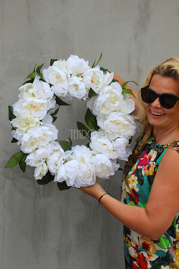 Biała Piwonia, efektowny wianek na drzwi, śr.47cm 