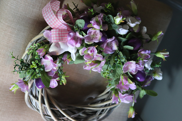 Florra, fioletowy wianek z figurką zająca, śr.34cm