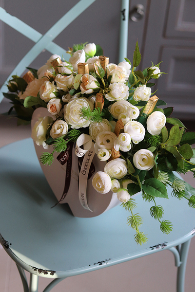 Chocolates True Love, flowerbox w kształcie serc z pralinami, wys.38cm