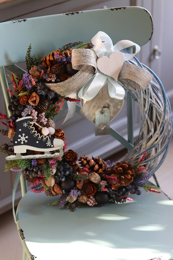 dekoracyjny zimowy wianek, Na Łyżwy, dł.39cm