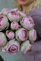 kompozycja kwiatowa / bukiet Flowerbox Pudrova, wys.25cm