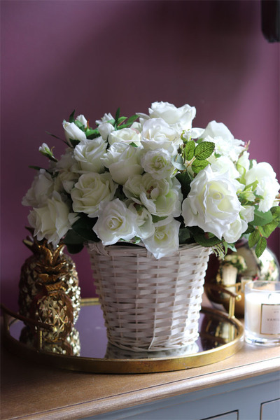 bogaty kosz z białymi kwiatami, Romance Eleonore, wys.42cm