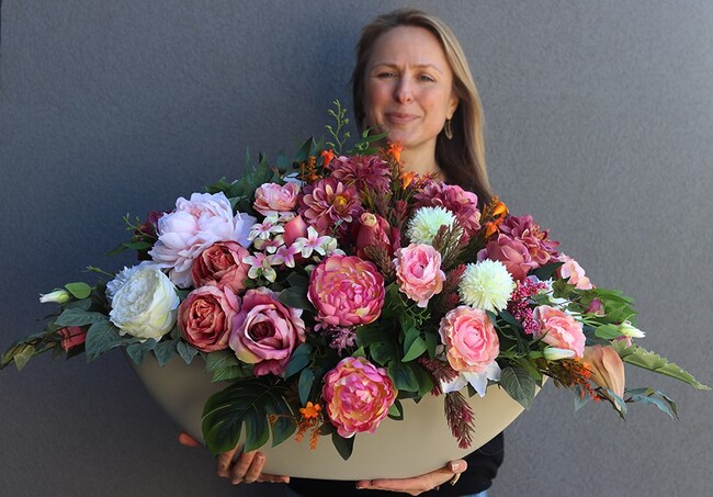 elegancka kompozycja nagrobna Laos Della, wys.108x65x52cm