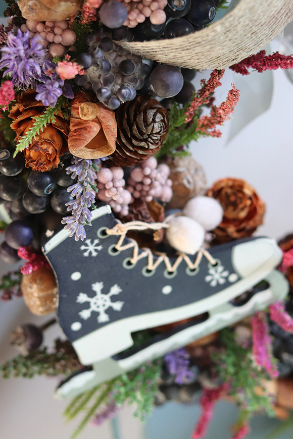 dekoracyjny zimowy wianek, Na Łyżwy, dł.39cm