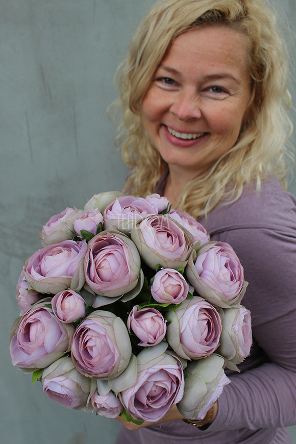 kompozycja kwiatowa / bukiet Flowerbox Pudrova, wys.25cm