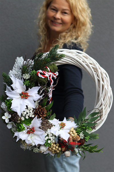 Biała Gwiazda Betlejemska, świateczny wianek, śr.48cm