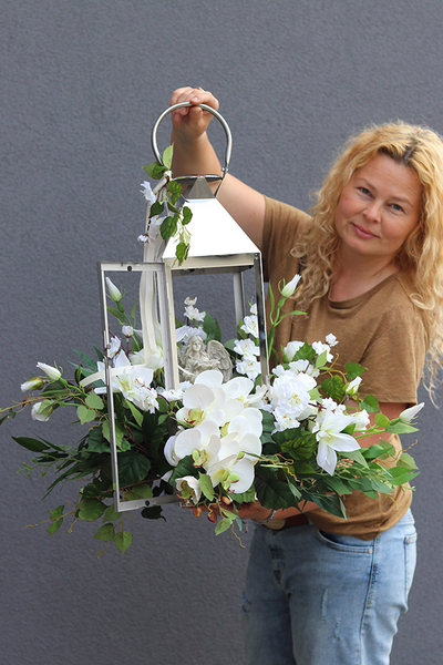 Angelo Silver Garden, kompozycja kwiatowa ze srebrnym lampionem, wys.55cm 