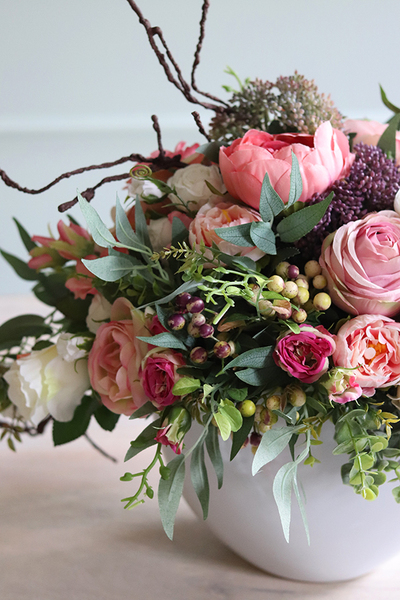 Abella Cinderella 2, kompozycja kwiatowa w biało-srebrnej misie, wym. 39x45cm 