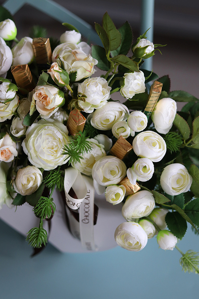 Chocolates True Love, flowerbox w kształcie serc z pralinami, wys.38cm