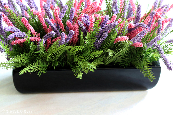 Cipriano 2 Wrzosy, kompozycja kwiatowa w czarnej donicy, wym.20x40cm