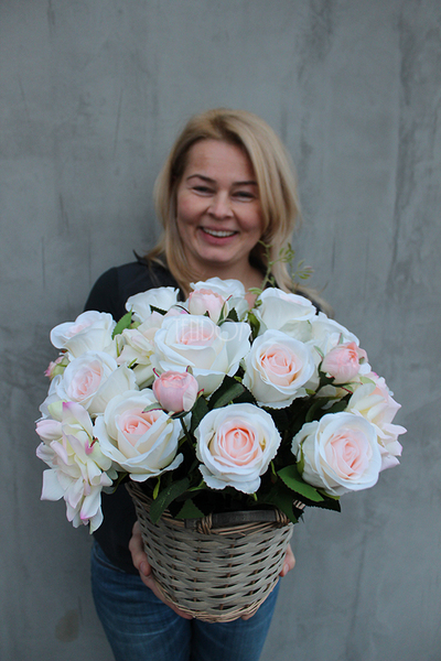 bogaty kosz z bladoróżowymi różami Romance Pink 2, 40x40cm