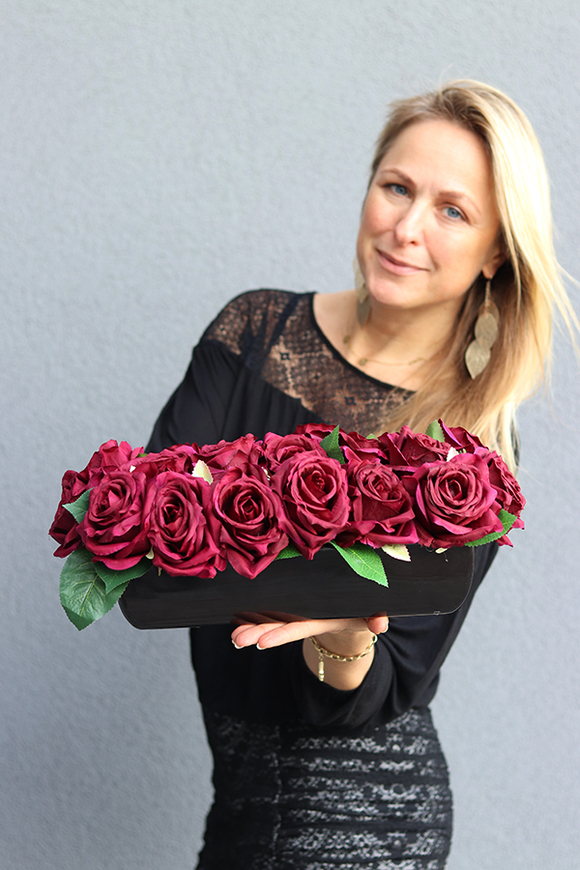 Bordolina, kompozycja kwiatowa / bukiet w czarnym naczyniu, wym.16x40x18cm 