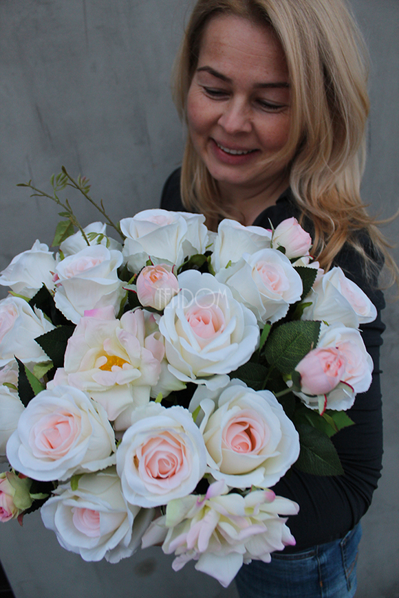 bogaty kosz z bladoróżowymi różami Romance Pink 2, 40x40cm