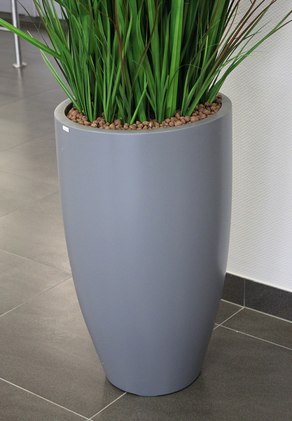 Matigio Grande, wieczne trawy w szarej donicy fiberglass, wym.195cm