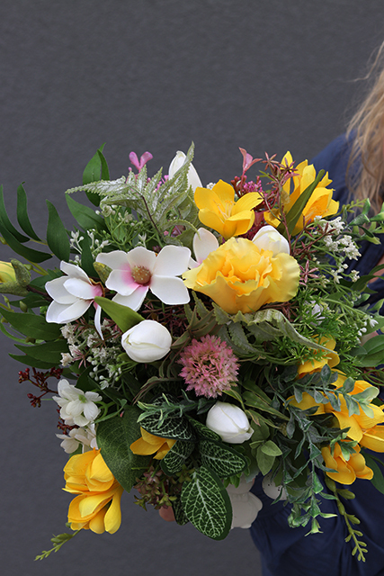 dekoracja pełna wiosennych kwiatów, Retano, wys.30cm