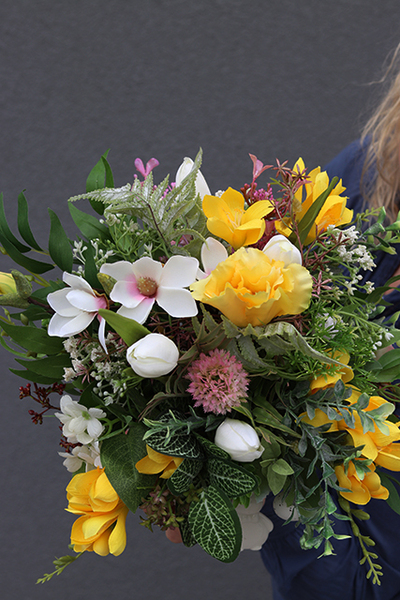 dekoracja pełna wiosennych kwiatów, Retano, wys.30cm