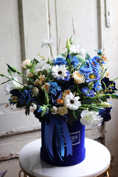 flowerbox welurowy z kwiatową dekoracją, Szafirowa Noc, wys.49cm