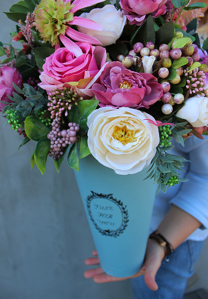 bukiet / kompozycja kwiatowa / Flowerbox, Pink and Blue wys.55cm