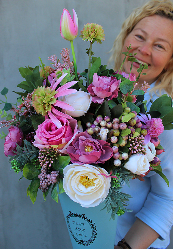 bukiet / kompozycja kwiatowa / Flowerbox, Pink and Blue wys.55cm