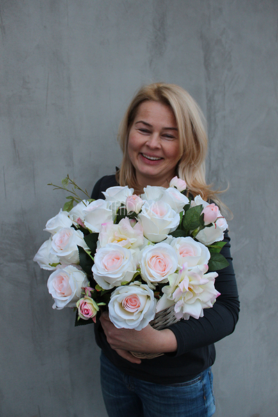 bogaty kosz z bladoróżowymi różami Romance Pink 2, 40x40cm