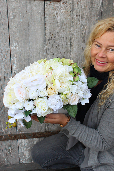 kompozycja Passion of Love w białej donicy, wym.40x29cm