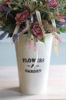 Bellisa Garden, kompozycja z różami i lawendą w metalowym wazonie, wys.64cm 