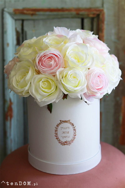 bogaty flowerbox z różami, Szampańska Elegancja, wys.37cm 
