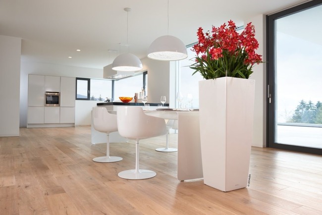 Cubico Alto Premium, elegancka donica z nawadnianiem, biała, wys.105cm