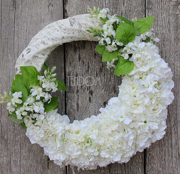 Biała Koronka, elegancki wianek na drzwi, śr.30cm 